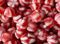 Kingsway UK Strawberry Twist Kisses 1kg Bag