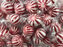Red And White Wrapped Mint Balls 1kg Bag