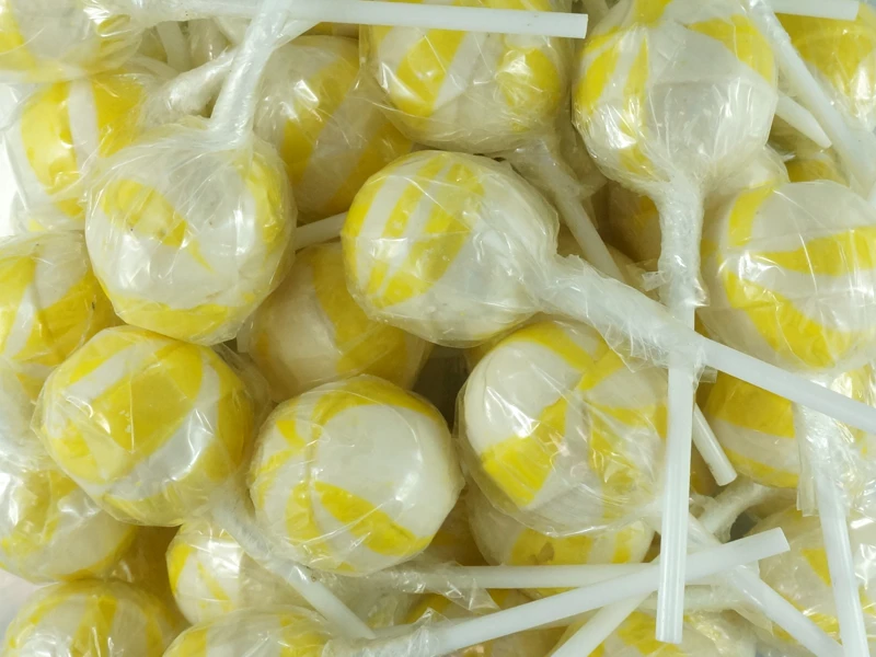 Swirl Ball Lollipops Yellow 1kg Bag 3 Swirl Ball Lollipops Yellow 1kg Bag